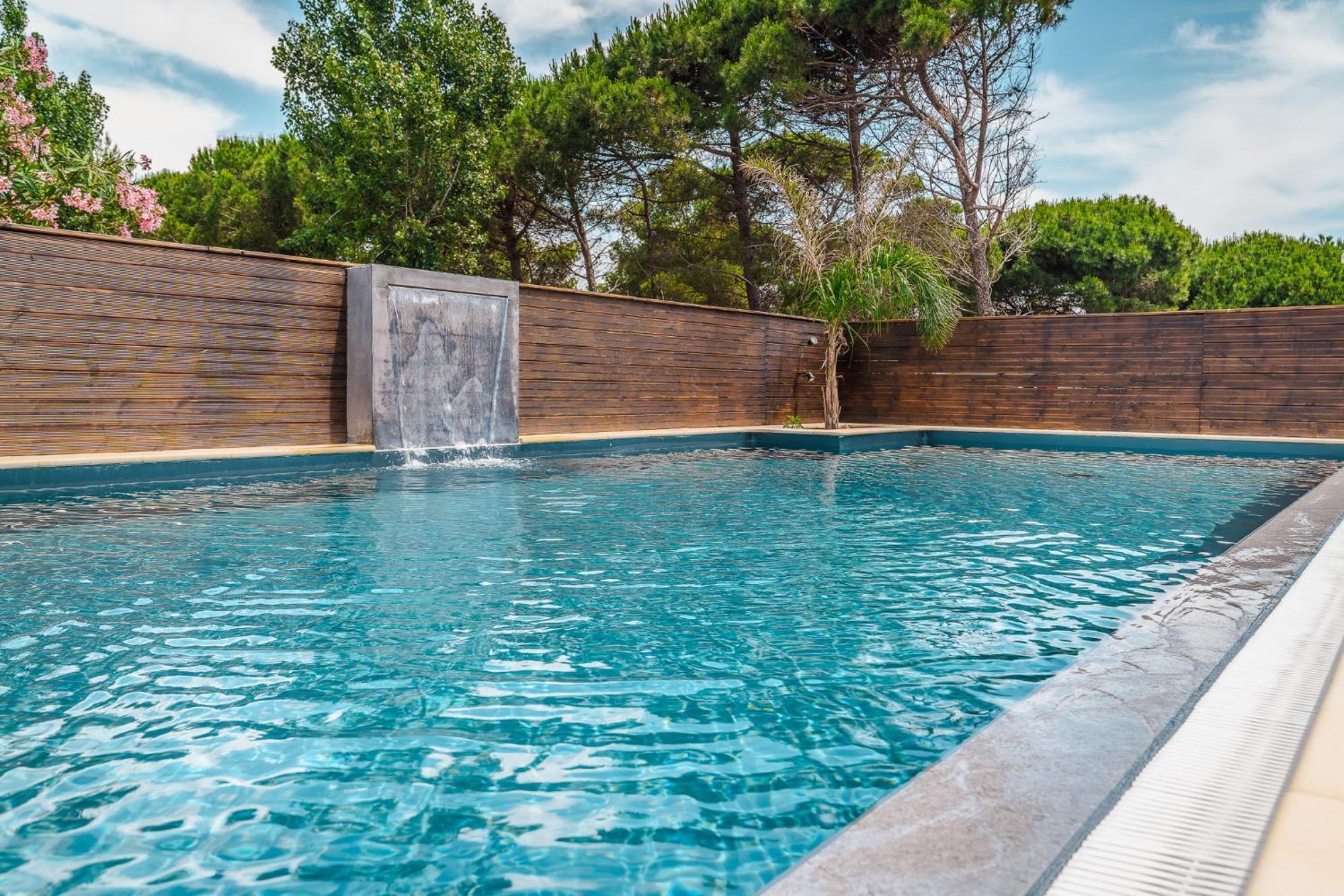 Camping Le Roucan West Vias Bagian luar foto